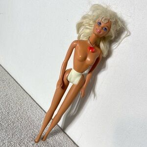 Vintage 1997 Mattel Inc Sweetheart Barbie Twist & Turn Fashion Doll